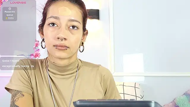 Snapshot of zorravioletta1 chatting on June 7, 12:09 pm zorravioletta1 online show from June 7, 12:09 pm