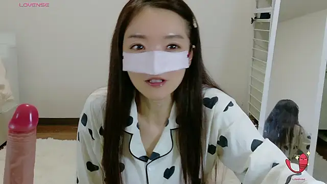 momochan88 online show from June 5, 12:00 pm