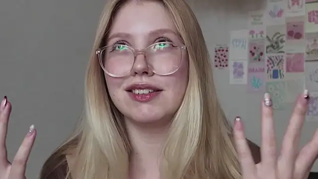 HoneyAudrey online show from October 24, 3:25 am