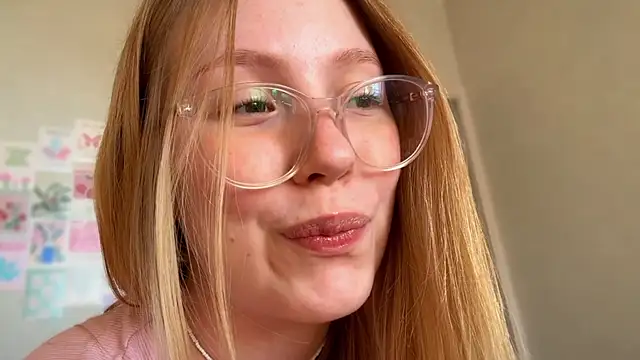 Snapshot of HoneyAudrey chatting on June 10, 2:34 am HoneyAudrey online show from June 10, 2:34 am