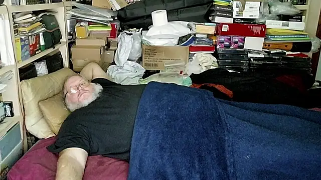 hadeszeuss2 online show from January 3, 9:15 pm