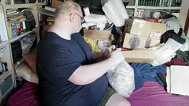 hadeszeuss2 online show from February 14, 3:15 pm