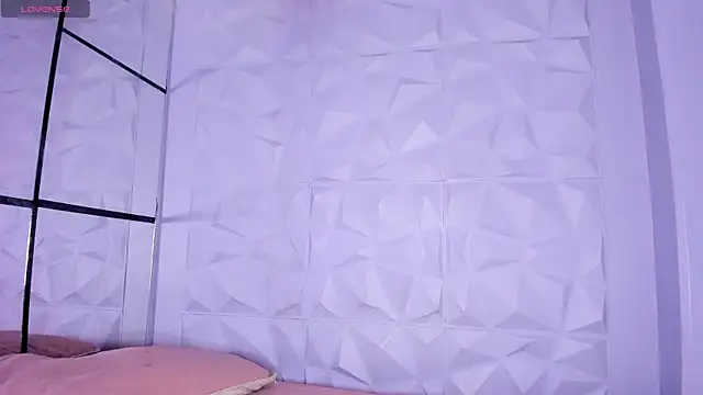  LittleLia online show from February 18, 6:48 pm