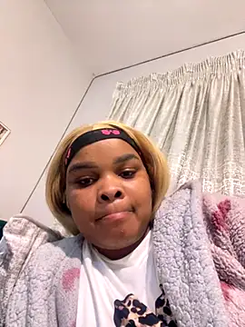 Snapshot of NaughtyKelly28 chatting on October 20, 8:53 pm NaughtyKelly28 online show from October 20, 8:53 pm