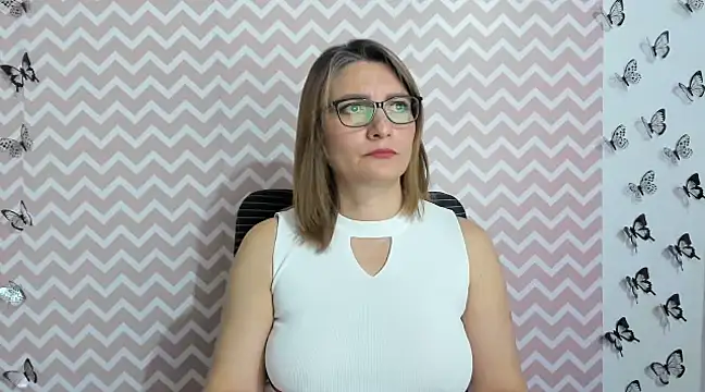 Snapshot of Amie_Adams82_ chatting on December 2, 4:42 pm Amie Adams82 online show from December 2, 4:42 pm