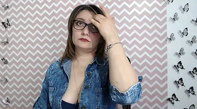 Snapshot of Amie_Adams82_ chatting on February 4, 2:43 pm Amie Adams82 online show from February 4, 2:43 pm