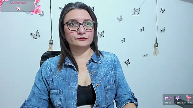 Snapshot of Amie_Adams82_ chatting on December 3, 3:43 pm Amie Adams82 online show from December 3, 3:43 pm