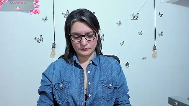 Snapshot of Amie_Adams82_ chatting on December 15, 3:38 pm Amie Adams82 online show from December 15, 3:38 pm