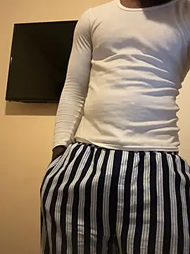 BiggieSmxll online show from June 18, 4:24 am