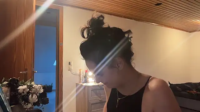 JeSuisUnTapin online show from December 19, 3:08 pm