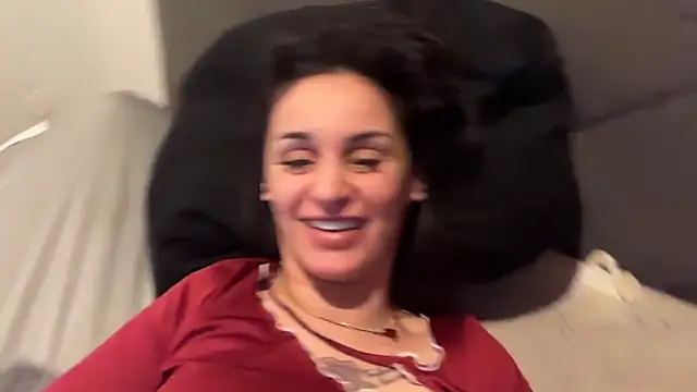 JeSuisUnTapin online show from December 21, 7:54 pm