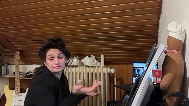 Snapshot of JeSuisUnTapin chatting on December 22, 6:05 pm JeSuisUnTapin online show from December 22, 6:05 pm