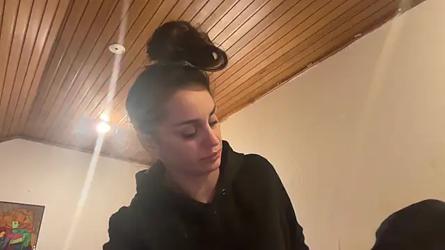 Snapshot of JeSuisUnTapin chatting on March 12, 3:45 am JeSuisUnTapin online show from March 12, 3:45 am