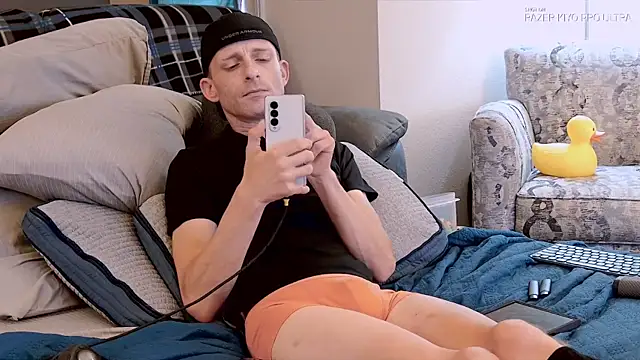 Snapshot of Dilldough405 chatting on September 20, 5:36 pm Dilldough405 online show from September 20, 5:36 pm