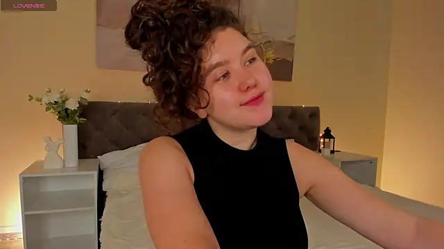 Ariella Sol online show from May 1, 1:10 am