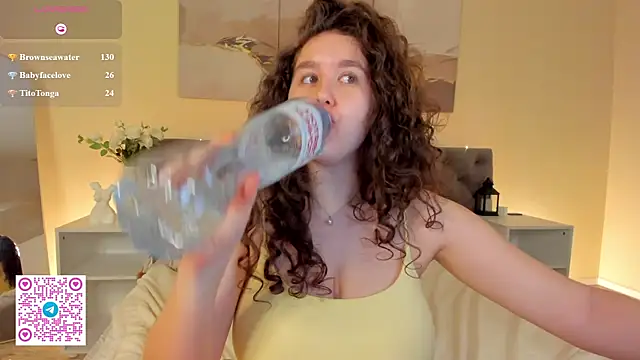 Snapshot of Ariella_Sol chatting on May 31, 1:07 pm Ariella Sol online show from May 31, 1:07 pm