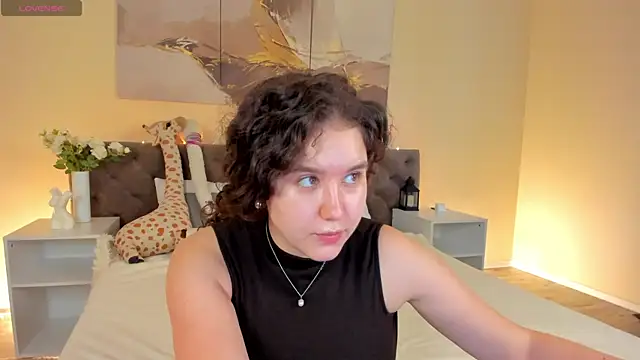 Snapshot of Ariella_Sol chatting on June 5, 1:01 am Ariella Sol online show from June 5, 1:01 am