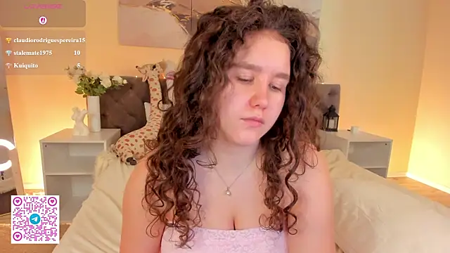 Snapshot of Ariella_Sol chatting on June 5, 7:14 am Ariella Sol online show from June 5, 7:14 am