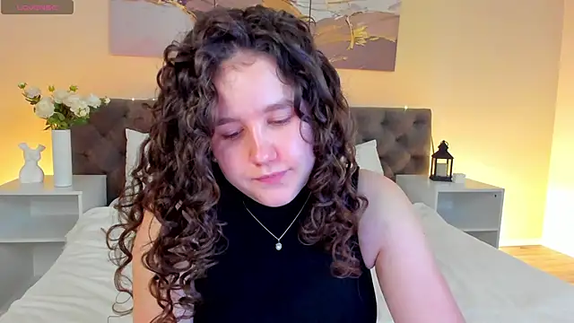 Snapshot of Ariella_Sol chatting on June 14, 9:22 am Ariella Sol online show from June 14, 9:22 am