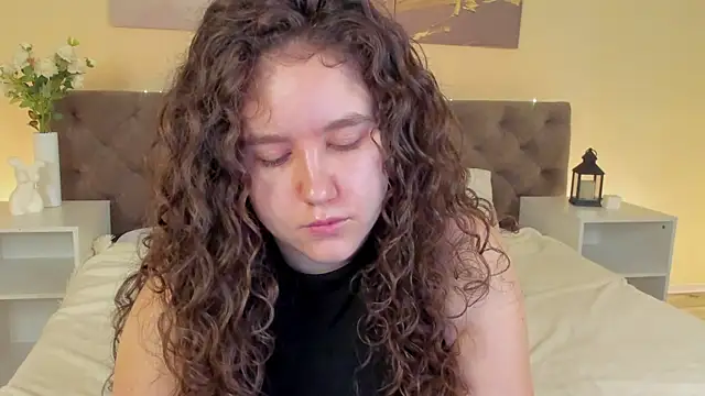 Snapshot of Ariella_Sol chatting on June 18, 1:06 am Ariella Sol online show from June 18, 1:06 am