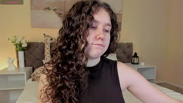 Snapshot of Ariella_Sol chatting on June 24, 1:15 am Ariella Sol online show from June 24, 1:15 am