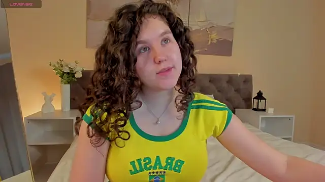Snapshot of Ariella_Sol chatting on July 5, 1:01 am Ariella Sol online show from July 5, 1:01 am