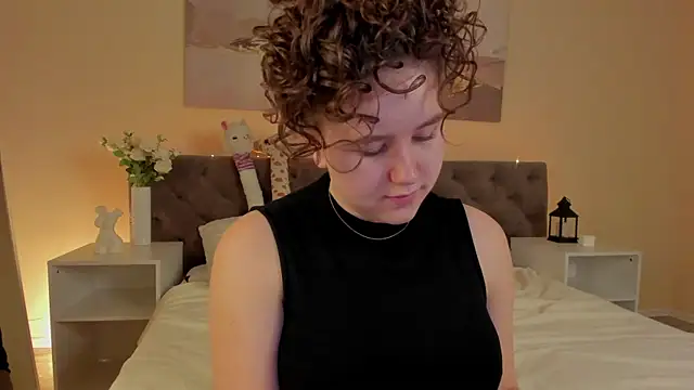 Snapshot of Ariella_Sol chatting on July 6, 12:51 am Ariella Sol online show from July 6, 12:51 am