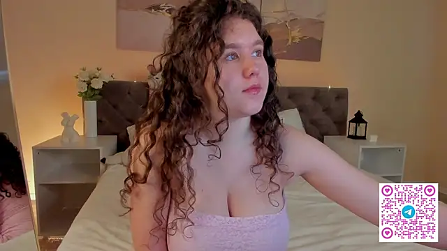 Snapshot of Ariella_Sol chatting on July 7, 1:08 am Ariella Sol online show from July 7, 1:08 am