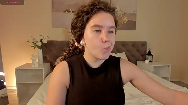 Snapshot of Ariella_Sol chatting on July 24, 1:03 am Ariella Sol online show from July 24, 1:03 am
