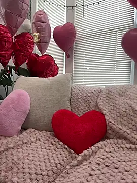 LoveShae  online show from February 12, 3:40 pm