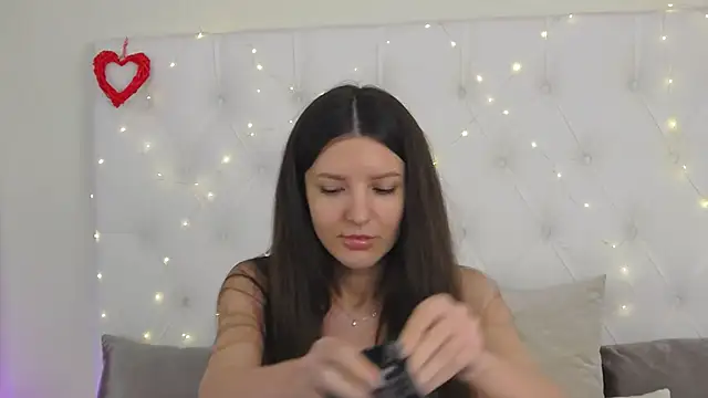 Snapshot of --Daniella- chatting on November 18, 8:52 am --Daniella- online show from November 18, 8:52 am