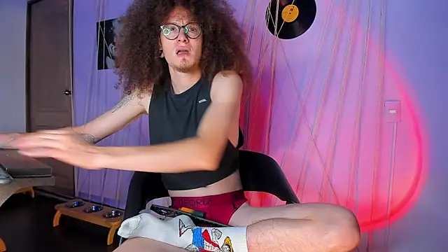 Snapshot of MrShaggy chatting on January 27, 11:22 pm MrShaggy online show from January 27, 11:22 pm