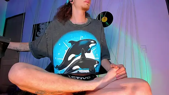 Snapshot of MrShaggy chatting on January 29, 10:22 pm MrShaggy online show from January 29, 10:22 pm