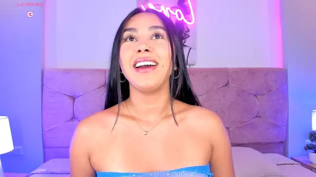 Cameliaa Smiith online show from January 14, 3:32 am