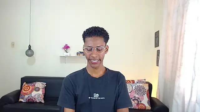 maiki18  online show from February 5, 2:05 pm