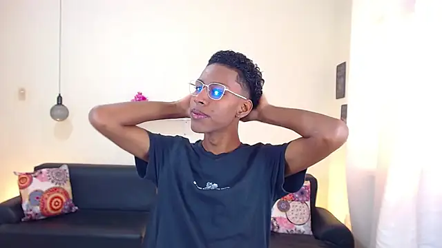 maiki18  online show from February 17, 1:42 pm