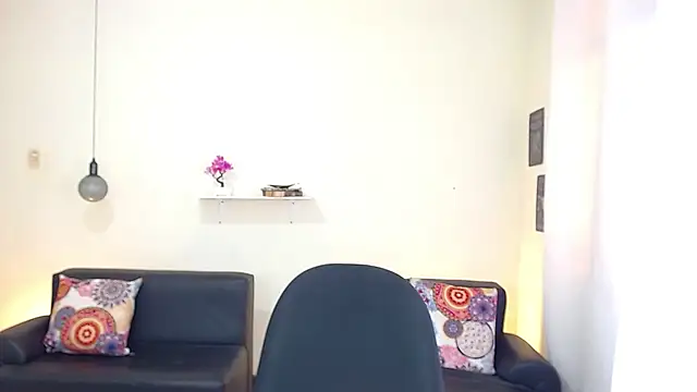 maiki18  online show from February 18, 1:33 pm