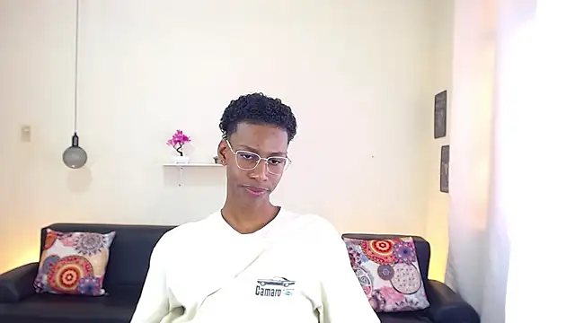 maiki18  online show from February 18, 4:37 pm