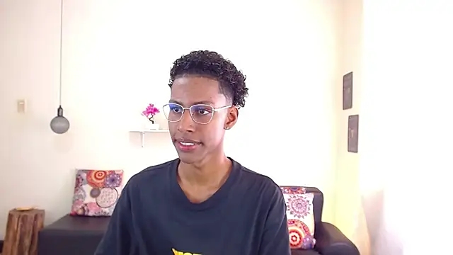 maiki18  online show from March 7, 1:40 pm