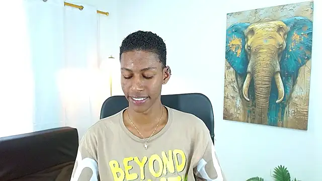 maiki18  online show from December 18, 9:10 pm