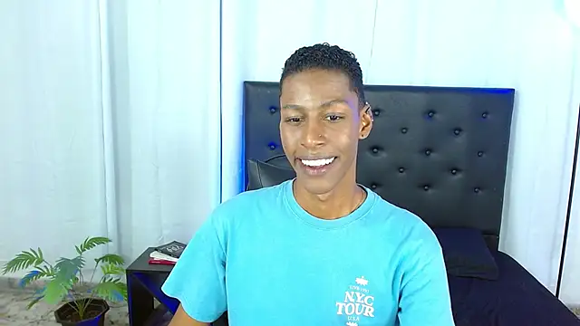 maiki18  online show from March 12, 9:32 pm