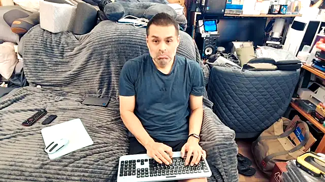 Snapshot of ClampMaster chatting on October 18, 11:49 pm ClampMaster online show from October 18, 11:49 pm