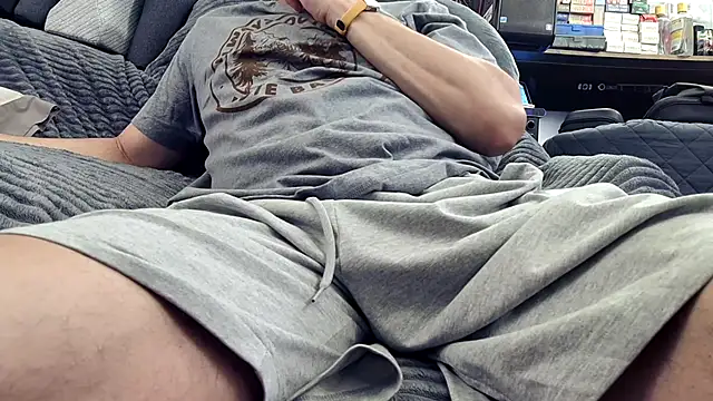 Snapshot of ClampMaster chatting on November 29, 10:57 pm ClampMaster online show from November 29, 10:57 pm