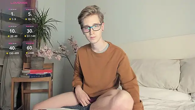 Snapshot of Shirizi chatting on December 10, 6:49 pm Shirizi online show from December 10, 6:49 pm