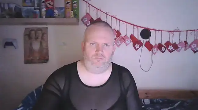 Snapshot of ShyBoy1982 chatting on February 23, 4:39 am ShyBoy1982 online show from February 23, 4:39 am