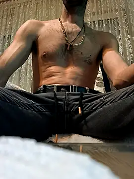 Snapshot of Cirkon1984 chatting on February 21, 3:10 pm Cirkon1984 online show from February 21, 3:10 pm