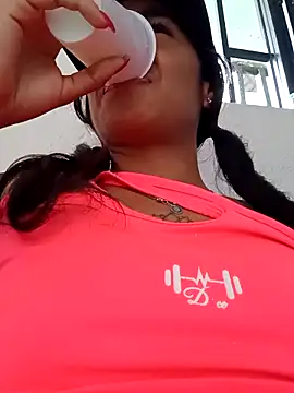 Leslly  online show from March 9, 7:37 pm