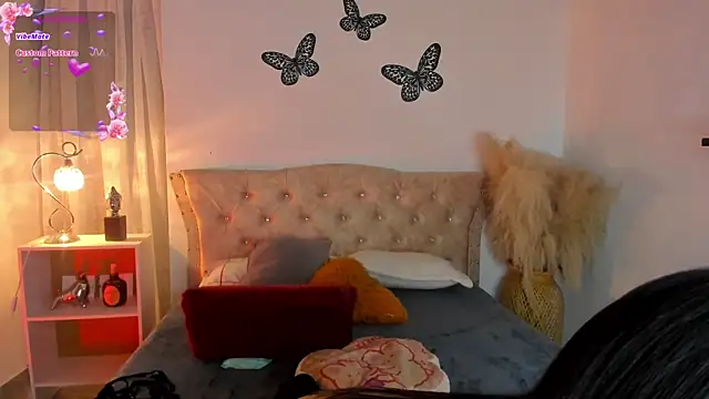 Sarahballiston  online show from September 9, 12:10 am