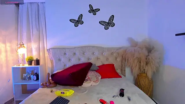 Sarahballiston  online show from October 4, 11:14 pm