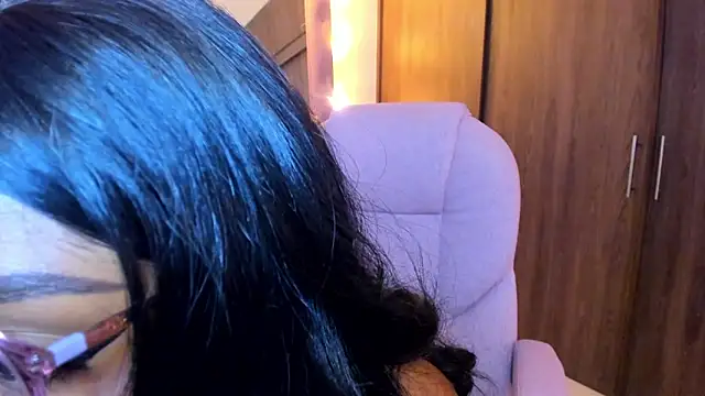 alikahouston4 online show from March 5, 6:59 pm